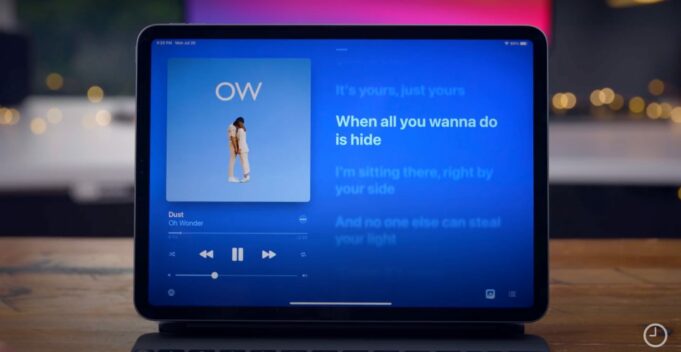 Návod – Jak zobrazit texty písní na celou obrazovku v aplikaci Hudba na iPhonu a iPadu