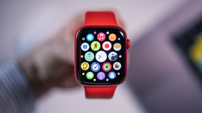 Návod – Jak zkontrolovat stav baterie Apple Watch
