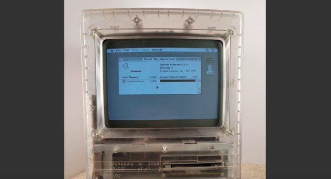 Podívejte se na obrázky prototypu průsvitného počítače Macintosh Classic