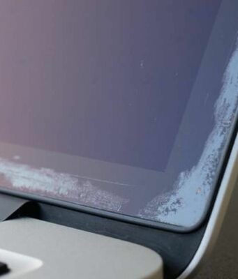 Program opravy pro MacBooky s problémem s antireflexní vrstvou je stále platný