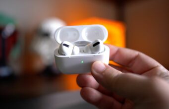 Apple prodal odhadem 108,9 milionu audio zařízení, mezi něž patří sluchátka AirPods a Beats