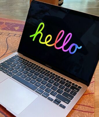 macOS Big Sur 11.3 obsahuje skrytý spořič obrazovky „Hello“