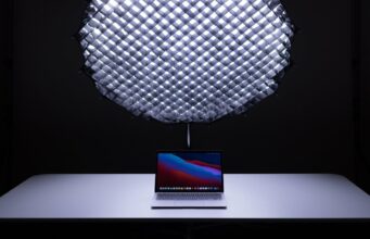 MacBook Air. M1 na správném místě