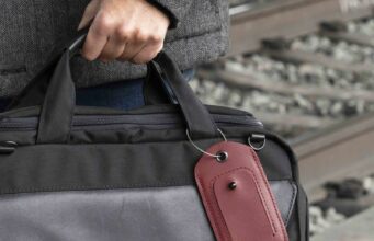 WaterField Designs vydal novou koženou klíčenku a pouzdro pro AirTag