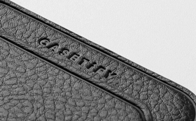 Společnost CASETiFY představila novou peněženku s MagSafe pro iPhone 12