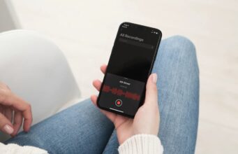 Návod – Jak deaktivovat ukládání názvu hlasových nahrávek podle polohy v aplikaci Diktafon na iPhonu