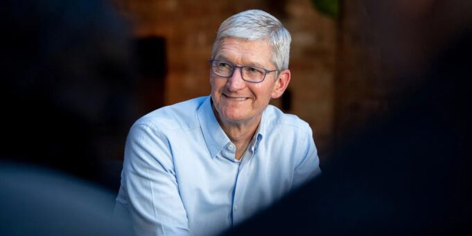 Generální ředitel Apple Tim Cook používá headset Vision Pro každý den