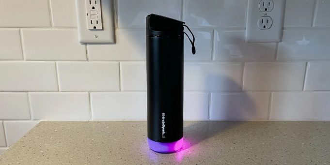 Komu se vyplatí koupit chytrá láhev na vodu HidrateSpark PRO STEEL?