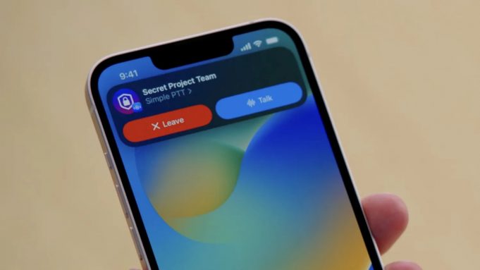 iOS 16 přináší nové API rozhraní, díky kterému mohou vývojáři přidat vysílačku do svých aplikací