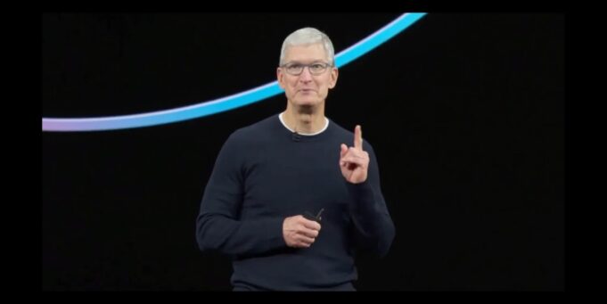 Tim Cook uvedl, že stále považuje hromadné propouštění zaměstnanců za „poslední možnost“