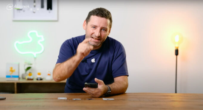 Jan Březina – iPhone umí nahradit lupu a nepotřebujete ani speciální appku!