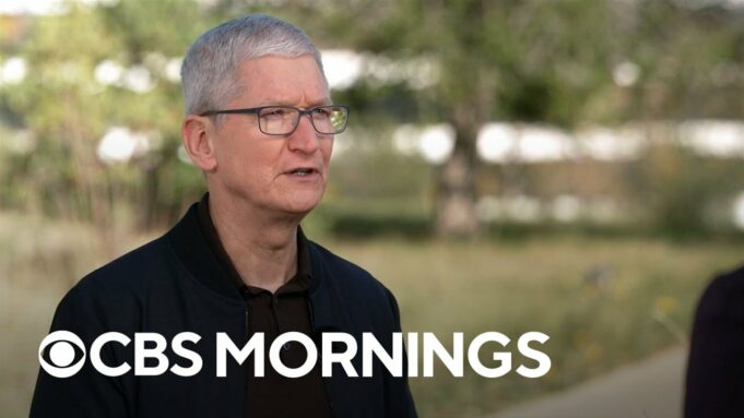 Tim Cook diskutoval o funkci Tíseň SOS přes satelit, budoucnosti Twitteru a další v novém rozhovoru