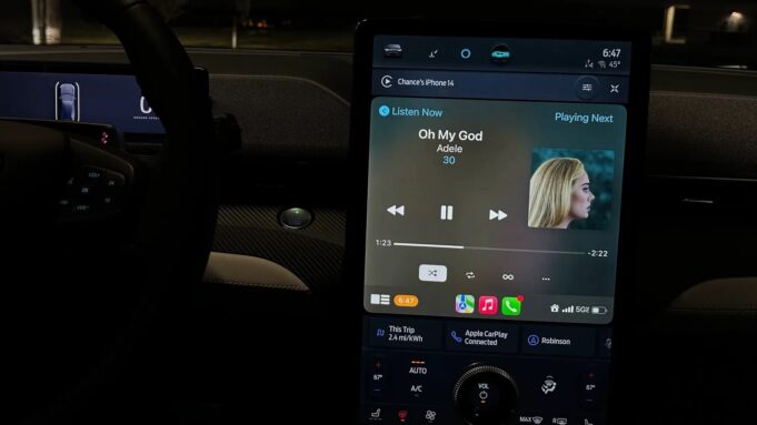 Apple uvádí, že CarPlay je nyní k dispozici ve více než 800 modelech vozidel