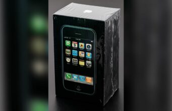 Zapečetěný originální iPhone z roku 2007 se prodal v aukci za více než 63 000 dolarů