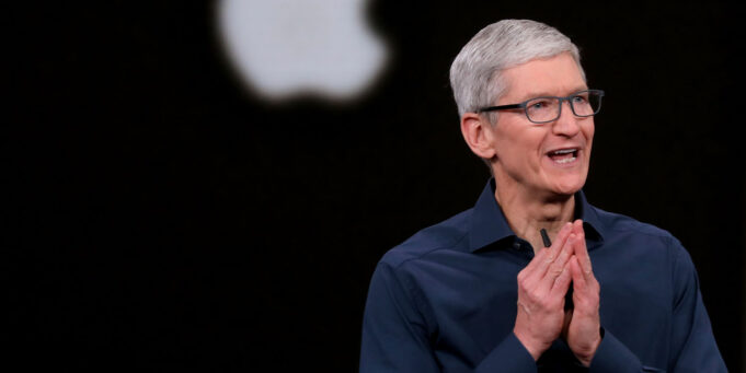 Tim Cook tento týden prodal 511 000 akcií společnosti Apple