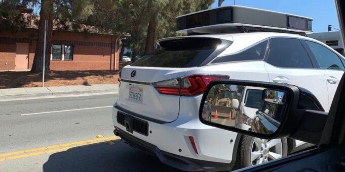 Apple provedl významnou personální změnu, z pilotního programu vyřadil 56 řidičů