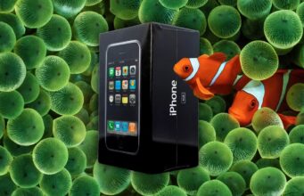 Tento zapečetěný originální iPhone s kapacitou 4 GB by se mohl vydražit za až 100 000 dolarů