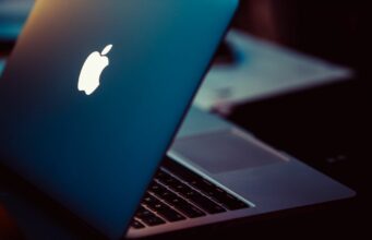 Nově udělený patent zobrazuje klávesnici MacBooku s odnímatelnou klávesou, kterou lze použít jako myš