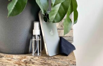 Návod – Jak nejlépe vyčistit iPhone 15 Pro a iPhone 15 Pro Max?