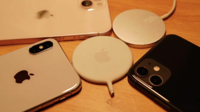 Takto vypadala původní verze nabíječky MagSafe