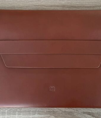 Společnost Manuel-Dreesman představila nové kožené pouzdro pro MacBook Pro