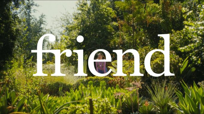 Nový AI náhrdelník Friend vás má podpořit a povzbudit vaše nápady