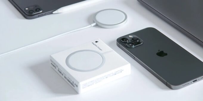 Apple vydal nový firmware určený pro 25W nabíječku MagSafe