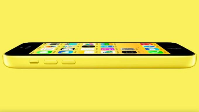 Další verze levnějších Apple Watch SE by mohla vypadat podobně jako iPhone 5c z roku 2013