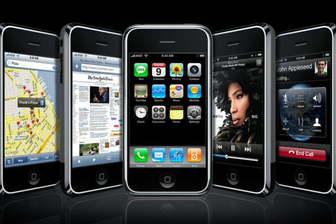 Bylo tomu 18 let, co Steve Jobs představil originální iPhone a Apple TV