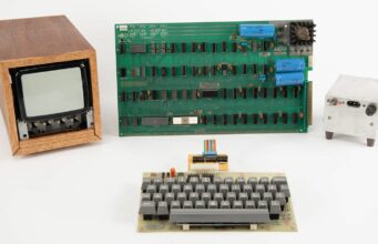 Vzácný počítač Apple-1 se vydražil za 375 000 dolarů. Co dalšího se prodalo na aukci?