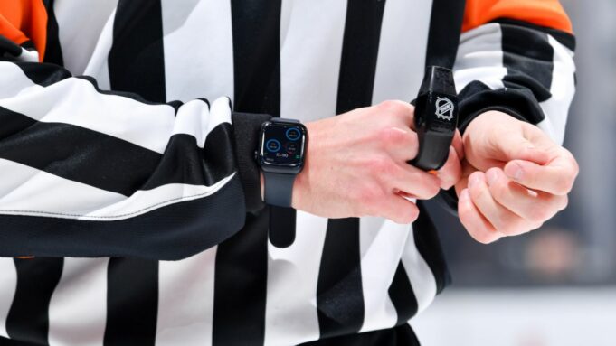 Apple spolupracuje s NHL, aby vybavil rozhodčí na ledě Apple Watch