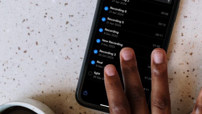 Skrytý trik: Jak rychle označit více položek na iPhonu pomocí dvou prstů