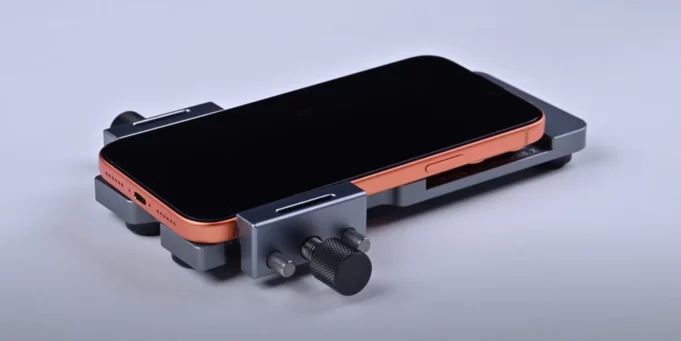 iPhone 17 Pro Max rozebrán: čínští experti zkoušejí upgrade na 2TB