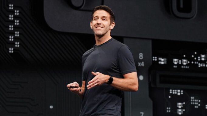 Spekulace o nástupci Tima Cooka: John Ternus je nejpravděpodobnějším kandidátem