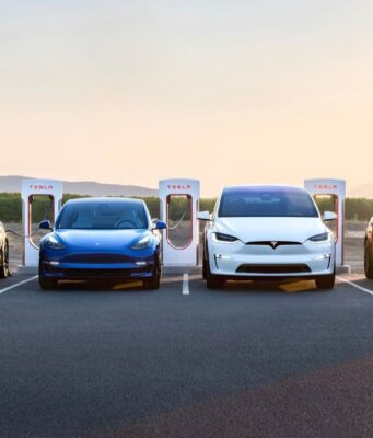 Tesla testuje podporu Apple CarPlay ve svých vozech