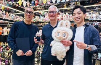 Tim Cook v Šanghaji: setkání s tvůrcem Labubu a oslavy uvedení iPhonu Air na čínský trh