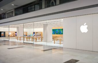 Apple tento týden v obchodním centru DLF Mall v Noidě otevřel svou pátou prodejnu v Indii