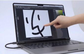 CES 2026: Intricuit představil nový doplňek, který přináší dotykovou obrazovku do MacBooků