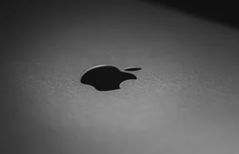 Apple „zkoumá řadu možností“, jak kompenzovat prudce rostoucí ceny pamětí