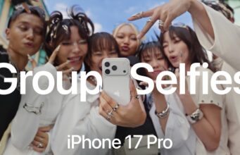 Apple sdílel reklamu, která ukazuje vylepšený proces pořizování skupinových selfie na modelech iPhone 17