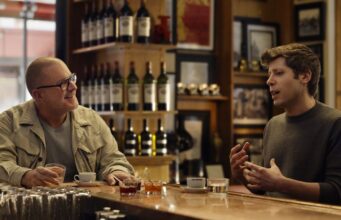 První zařízení společnosti OpenAI navržené Jonym Ivem nebude vydáno dříve než příští rok