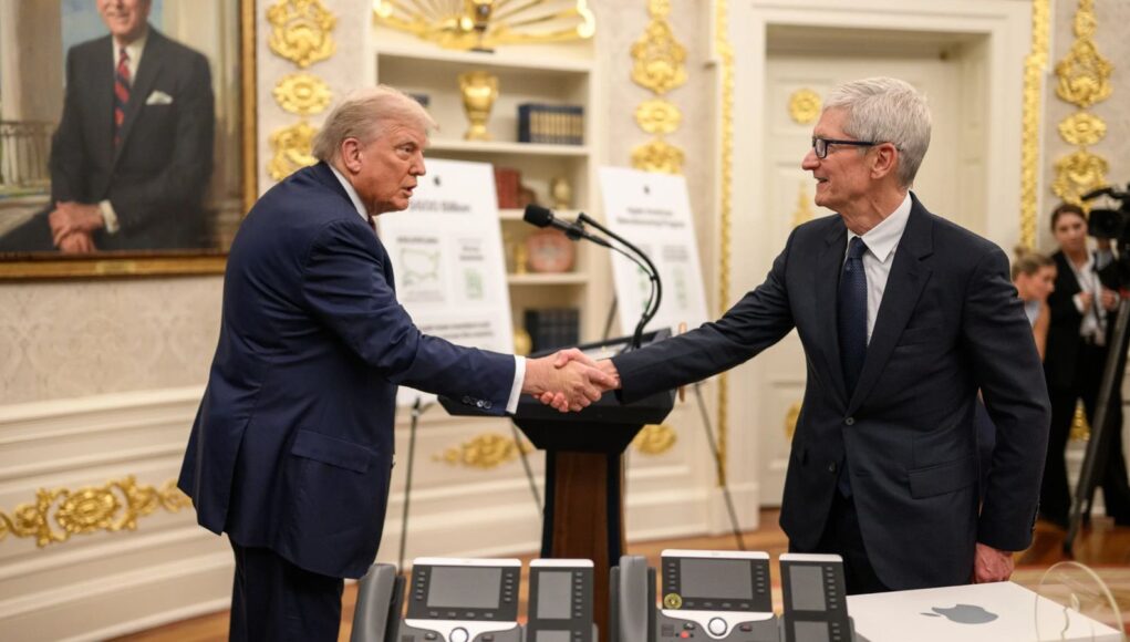 Tim-Cook-and-Donald-Trump