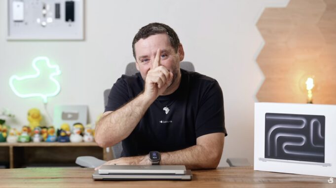 Jan Březina – Jak ultimátní je výkon MacBooku Pro M5Max? (Alisczech vol. 1293)