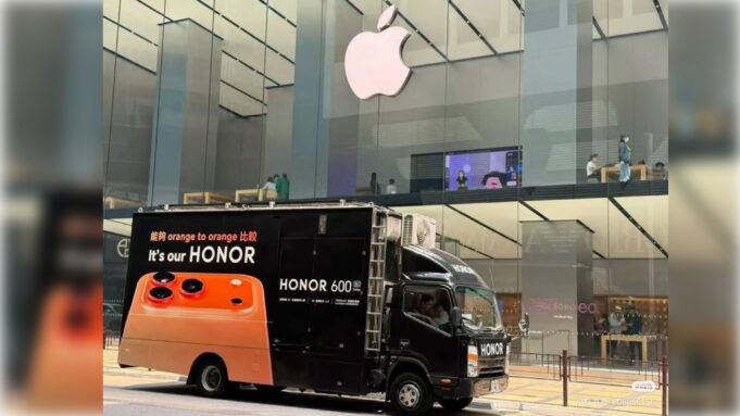 Apple Store se stal kulisou pro drzý reklamní kousek značky Honor