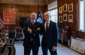 Tim Cook se setkal s americkým ministrem obchodu Howardem Lutnickem