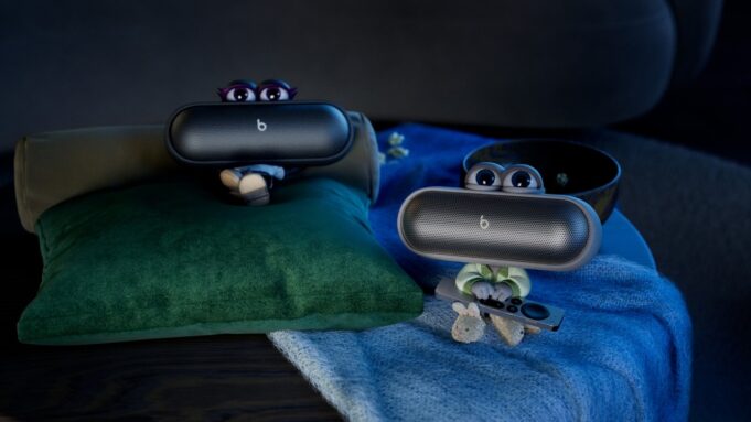 Apple sdílel novou reklamu na reproduktor Beats Pill, která vzdává hold reality show Love Island USA