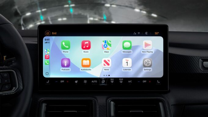 Claude nyní podporuje CarPlay, chatbota lze nyní používat přímo prostřednictvím systému automobilu