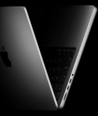 Apple ruší vývoj velkého skládacího MacBooku