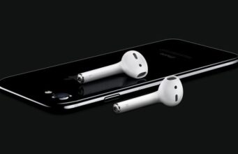 Ikonickým bezdrátovým sluchátkům AirPods je nyní 10 let