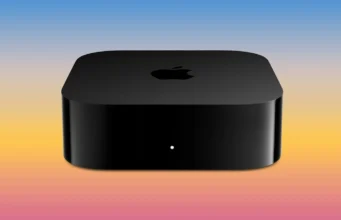 Nová Apple TV 4K čtvrté generace je vybavena třemi vestavěnými mikrofony pro snímání zvuku z dálky